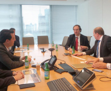 O governador Carlos Massa Ratinho Junior deu prosseguimento à extensa agenda em Nova York, nos Estados Unidos, com uma série de encontros com alguns dos principais fundos de investimento do mundo nesta quarta-feira (17). Ele detalhou todas as oportunidades de investimento no Estado.