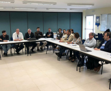 As Agências do Trabalhador dos municípios de Primeiro de Maio e de Sertaneja, ligadas à Secretaria da Justiça, Família e Trabalho (Sejuf) vão intermediar aproximadamente 400 vagas de emprego para o Hard Rock Hotel Ilha do Sol, no Norte do Paraná. A parceria foi firmada esta semana, durante reunião no escritório regional da Sejuf, em Londrina. Foto:SEJUF