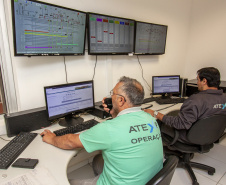 O Corredor de Exportação do Porto de Paranaguá opera em novo painel central. A sala de comando, que controla as esteiras que transportam a carga dos armazéns interligados até os carregadores de navio, ficou mais ampla, segura erarejada. Foto: Claudio Neves/Portos do Paraná