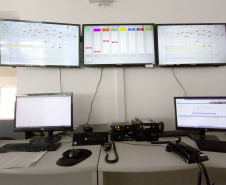 O Corredor de Exportação do Porto de Paranaguá opera em novo painel central. A sala de comando, que controla as esteiras que transportam a carga dos armazéns interligados até os carregadores de navio, ficou mais ampla, segura erarejada. Foto: Claudio Neves/Portos do Paraná