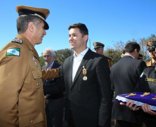 O governador em exercício Darci Piana e o chefe da Casa Civil, Guto Silva, entregaram nesta quinta-feira (19) quatro novas viaturas para reforçar as ações policiais na região de Pato Branco, no Sudoeste do Paraná