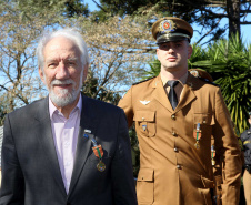 O governador em exercício Darci Piana e o chefe da Casa Civil, Guto Silva, entregaram nesta quinta-feira (19) quatro novas viaturas para reforçar as ações policiais na região de Pato Branco, no Sudoeste do Paraná