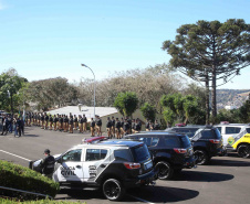 O governador em exercício Darci Piana e o chefe da Casa Civil, Guto Silva, entregaram nesta quinta-feira (19) quatro novas viaturas para reforçar as ações policiais na região de Pato Branco, no Sudoeste do Paraná