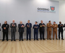 O governador em exercício Darci Piana foi escolhido pelo Instituto Boina Azul, do Rio Grande do Sul, para representar o Paraná na homenagem à Segurança Pública do Estado. A solenidade de entrega da Medalha de Grau Cavaleiro ocorreu nesta quinta-feira (18) no salão de atos do Palácio Iguaçu. Foto: José Fernando Ogura/ANPr