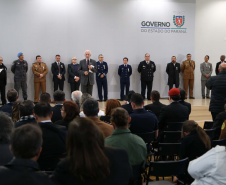 O governador em exercício Darci Piana foi escolhido pelo Instituto Boina Azul, do Rio Grande do Sul, para representar o Paraná na homenagem à Segurança Pública do Estado. A solenidade de entrega da Medalha de Grau Cavaleiro ocorreu nesta quinta-feira (18) no salão de atos do Palácio Iguaçu. Foto: José Fernando Ogura/ANPr