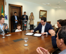 O governador Carlos Massa Ratinho Junior autorizou nesta segunda-feira (22) o repasse de R$ 4 milhões para o recape da Rua Marechal Deodoro da Fonseca, em União da Vitória, no Sul do Estado. A via é uma das mais importantes do município e atravessa quatro bairros, além de fazer a ligação da região Sul com o Sudoeste paranaense e também com Santa Catarina.Foto: Gilson Abreu /ANPr