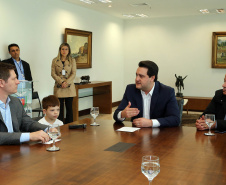 O governador Carlos Massa Ratinho Junior autorizou nesta segunda-feira (22) o repasse de R$ 4 milhões para o recape da Rua Marechal Deodoro da Fonseca, em União da Vitória, no Sul do Estado. A via é uma das mais importantes do município e atravessa quatro bairros, além de fazer a ligação da região Sul com o Sudoeste paranaense e também com Santa Catarina.Foto: Gilson Abreu /ANPr