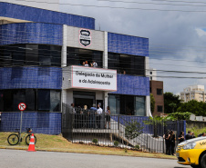 No Dia Estadual de Combate ao Feminicídio, o Governo do Paraná reforça a orientação para que as vítimas de abuso denunciem e busquem medidas protetivas. No Paraná existem 20 Delegacias da Mulher, distribuídas por todo estado. “Estes são os locais mais indicados para que vítimas de qualquer forma de violência possam buscar ajuda e orientação logo ao primeiro sinal de abuso. Foto: Geraldo Bubniak/ANPr