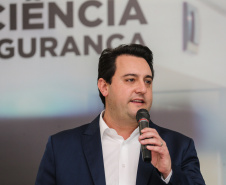 O governador Carlos Massa Ratinho Júnior dá posse a mais de 90 peritos oficiais, no Palácio Iguaçu. Os profissionais integrarão o efetivo da Polícia Científica do Paraná e, após formação, serão distribuídos no Estado, conforme a necessidade. Curitiba, 22/07/2019 -Foto: Geraldo Bubniak/ANPr