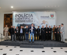 O governador Carlos Massa Ratinho Júnior dá posse a mais de 90 peritos oficiais, no Palácio Iguaçu. Os profissionais integrarão o efetivo da Polícia Científica do Paraná e, após formação, serão distribuídos no Estado, conforme a necessidade. Curitiba, 22/07/2019 -Foto: Geraldo Bubniak/ANPr