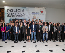 O governador Carlos Massa Ratinho Júnior dá posse a mais de 90 peritos oficiais, no Palácio Iguaçu. Os profissionais integrarão o efetivo da Polícia Científica do Paraná e, após formação, serão distribuídos no Estado, conforme a necessidade. Curitiba, 22/07/2019 -Foto: Geraldo Bubniak/ANPr