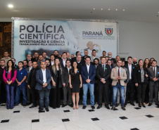 O governador Carlos Massa Ratinho Júnior dá posse a mais de 90 peritos oficiais, no Palácio Iguaçu. Os profissionais integrarão o efetivo da Polícia Científica do Paraná e, após formação, serão distribuídos no Estado, conforme a necessidade. Curitiba, 22/07/2019 -Foto: Geraldo Bubniak/ANPr