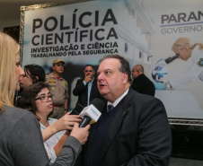 O governador Carlos Massa Ratinho Júnior dá posse  a mais de 90 peritos oficiais, no Palácio Iguaçu. Os profissionais integrarão o efetivo da Polícia Científica do Paraná e, após formação, serão distribuídos no Estado, conforme a necessidade. Na foto diretor-geral da Polícia Científica, Leon Grupenmacher.
Curitiba, 22/07/2019 -Foto: Geraldo Bubniak/ANPr