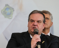 O governador Carlos Massa Ratinho Júnior dá  posse a mais de 90 peritos oficiais, no Palácio Iguaçu. Os profissionais integrarão o efetivo da Polícia Científica do Paraná e, após formação, serão distribuídos no Estado, conforme a necessidade. Na foto diretor-geral da Polícia Científica, Leon Grupenmacher.
Curitiba, 22/07/2019 -Foto: Geraldo Bubniak/ANPr