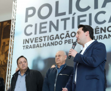 O governador Carlos Massa Ratinho Júnior dá posse a mais de 90 peritos oficiais, no Palácio Iguaçu. Os profissionais integrarão o efetivo da Polícia Científica do Paraná e, após formação, serão distribuídos no Estado, conforme a necessidade. Curitiba, 22/07/2019 -Foto: Rodrigo Felix Leal/ANPr