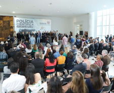 O governador Carlos Massa Ratinho Júnior dá posse a mais de 90 peritos oficiais, no Palácio Iguaçu. Os profissionais integrarão o efetivo da Polícia Científica do Paraná e, após formação, serão distribuídos no Estado, conforme a necessidade. Curitiba, 22/07/2019 -Foto: Rodrigo Felix Leal/ANPr