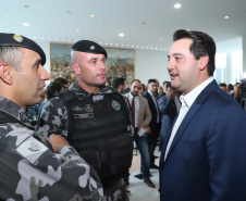 O governador Carlos Massa Ratinho Júnior dá posse a mais de 90 peritos oficiais, no Palácio Iguaçu. Os profissionais integrarão o efetivo da Polícia Científica do Paraná e, após formação, serão distribuídos no Estado, conforme a necessidade. Curitiba, 22/07/2019 -Foto: Rodrigo Felix Leal/ANPr
