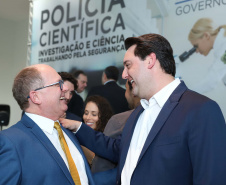 O governador Carlos Massa Ratinho Júnior dá posse a mais de 90 peritos oficiais, no Palácio Iguaçu. Os profissionais integrarão o efetivo da Polícia Científica do Paraná e, após formação, serão distribuídos no Estado, conforme a necessidade. Curitiba, 22/07/2019 -Foto: Rodrigo Felix Leal/ANPr