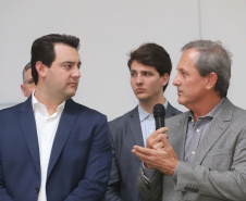 O governador Carlos Massa Ratinho Junior participou nesta terça-feira (23), em Cascavel, do evento de certificação SISBI (Sistema Brasileiro de Inspeção de Produtos de Origem Animal) para a Granja Refem, que desenvolve um projeto pioneiro no Estado de produção de ovos a partir da criação de galinhas sem gaiola. Foto: Arnaldo Alves / ANPr.