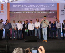 A primeira usina do Brasil de produção de biogás a partir do tratamento dos dejetos de suínos começou a funcionar no Paraná nesta quarta-feira (24), em Entre Rios do Oeste, na Região Oeste do Estado. O governador Carlos Massa Ratinho Junior inaugurou a unidade geradora cuja capacidade total é de 480 KW, transformando por dia 215 toneladas de um agente poluidor em energia limpa. Foto: José fernando Ogura/ANPr