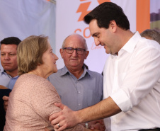 A primeira usina do Brasil de produção de biogás a partir do tratamento dos dejetos de suínos começou a funcionar no Paraná nesta quarta-feira (24), em Entre Rios do Oeste, na Região Oeste do Estado. O governador Carlos Massa Ratinho Junior inaugurou a unidade geradora cuja capacidade total é de 480 KW, transformando por dia 215 toneladas de um agente poluidor em energia limpa. Foto: José fernando Ogura/ANPr