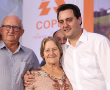 A primeira usina do Brasil de produção de biogás a partir do tratamento dos dejetos de suínos começou a funcionar no Paraná nesta quarta-feira (24), em Entre Rios do Oeste, na Região Oeste do Estado. O governador Carlos Massa Ratinho Junior inaugurou a unidade geradora cuja capacidade total é de 480 KW, transformando por dia 215 toneladas de um agente poluidor em energia limpa. Foto: José fernando Ogura/ANPr