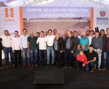 A primeira usina do Brasil de produção de biogás a partir do tratamento dos dejetos de suínos começou a funcionar no Paraná nesta quarta-feira (24), em Entre Rios do Oeste, na Região Oeste do Estado. O governador Carlos Massa Ratinho Junior inaugurou a unidade geradora cuja capacidade total é de 480 KW, transformando por dia 215 toneladas de um agente poluidor em energia limpa. Foto: José fernando Ogura/ANPr