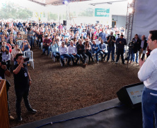 A primeira usina do Brasil de produção de biogás a partir do tratamento dos dejetos de suínos começou a funcionar no Paraná nesta quarta-feira (24), em Entre Rios do Oeste, na Região Oeste do Estado. O governador Carlos Massa Ratinho Junior inaugurou a unidade geradora cuja capacidade total é de 480 KW, transformando por dia 215 toneladas de um agente poluidor em energia limpa.  Foto: Rodrigo Felix Leal/ANPr