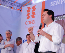 A primeira usina do Brasil de produção de biogás a partir do tratamento dos dejetos de suínos começou a funcionar no Paraná nesta quarta-feira (24), em Entre Rios do Oeste, na Região Oeste do Estado. O governador Carlos Massa Ratinho Junior inaugurou a unidade geradora cuja capacidade total é de 480 KW, transformando por dia 215 toneladas de um agente poluidor em energia limpa.  Foto: Rodrigo Felix Leal/ANPr