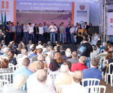 A primeira usina do Brasil de produção de biogás a partir do tratamento dos dejetos de suínos começou a funcionar no Paraná nesta quarta-feira (24), em Entre Rios do Oeste, na Região Oeste do Estado. O governador Carlos Massa Ratinho Junior inaugurou a unidade geradora cuja capacidade total é de 480 KW, transformando por dia 215 toneladas de um agente poluidor em energia limpa.  Foto: Rodrigo Felix Leal/ANPr