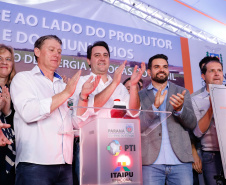 A primeira usina do Brasil de produção de biogás a partir do tratamento dos dejetos de suínos começou a funcionar no Paraná nesta quarta-feira (24), em Entre Rios do Oeste, na Região Oeste do Estado. O governador Carlos Massa Ratinho Junior inaugurou a unidade geradora cuja capacidade total é de 480 KW, transformando por dia 215 toneladas de um agente poluidor em energia limpa.  Foto: Rodrigo Felix Leal/ANPr