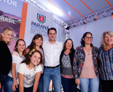A primeira usina do Brasil de produção de biogás a partir do tratamento dos dejetos de suínos começou a funcionar no Paraná nesta quarta-feira (24), em Entre Rios do Oeste, na Região Oeste do Estado. O governador Carlos Massa Ratinho Junior inaugurou a unidade geradora cuja capacidade total é de 480 KW, transformando por dia 215 toneladas de um agente poluidor em energia limpa.  Foto: Rodrigo Felix Leal/ANPr