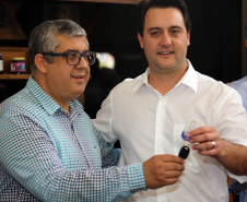 O Governo do Paraná repassa nesta quarta-feira (24) 54 veículos para escritórios da Emater no Interior do Estado. A entrega foi feita pelo governador Carlos Massa Ratinho Junior,  na sede da Emater, em Curitiba.Foto Gilson Abreu/ANPr