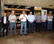 O Governo do Paraná repassa nesta quarta-feira (24) 54 veículos para escritórios da Emater no Interior do Estado. A entrega foi feita pelo governador Carlos Massa Ratinho Junior,  na sede da Emater, em Curitiba.Foto Gilson Abreu/ANPr