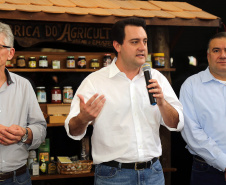 O Governo do Paraná repassa nesta quarta-feira (24) 54 veículos para escritórios da Emater no Interior do Estado. A entrega foi feita pelo governador Carlos Massa Ratinho Junior,  na sede da Emater, em Curitiba.Foto Gilson Abreu/ANPr