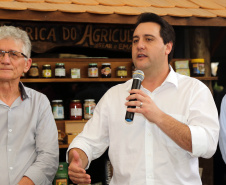 O Governo do Paraná repassa nesta quarta-feira (24) 54 veículos para escritórios da Emater no Interior do Estado. A entrega foi feita pelo governador Carlos Massa Ratinho Junior,  na sede da Emater, em Curitiba.Foto Gilson Abreu/ANPr