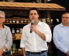 O Governo do Paraná repassa nesta quarta-feira (24) 54 veículos para escritórios da Emater no Interior do Estado. A entrega foi feita pelo governador Carlos Massa Ratinho Junior,  na sede da Emater, em Curitiba.Foto Gilson Abreu/ANPr