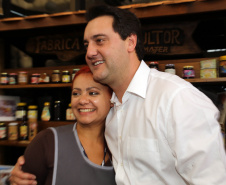 O Governo do Paraná repassa nesta quarta-feira (24) 54 veículos para escritórios da Emater no Interior do Estado. A entrega foi feita pelo governador Carlos Massa Ratinho Junior,  na sede da Emater, em Curitiba.Foto Gilson Abreu/ANPr