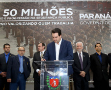 O governador Carlos Massa Ratinho Junior assina  promoções e progressões das Forças de Segurança Pública. Foto: Jaelson Lucas/ANPr