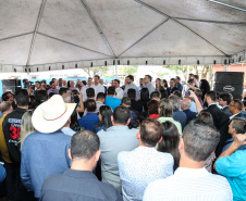 Pavimentação de ruas, melhoria em quadras poliesportivas, revitalização de praça, construção de barracões industriais e compra de equipamentos rodoviários são os principais investimentos que 15 municípios da região Norte do Paraná farão com apoio do Governo do Estado