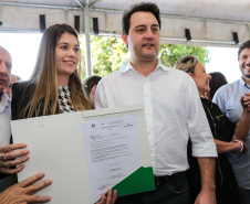  Pavimentação de ruas, melhoria em quadras poliesportivas, revitalização de praça, construção de barracões industriais e compra de equipamentos rodoviários são os principais investimentos que 15 municípios da região Norte do Paraná farão com apoio do Governo do Estado