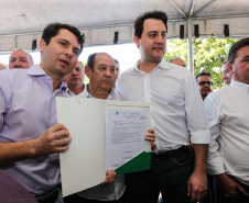    Pavimentação de ruas, melhoria em quadras poliesportivas, revitalização de praça, construção de barracões industriais e compra de equipamentos rodoviários são os principais investimentos que 15 municípios da região Norte do Paraná farão com apoio do Governo do Estado