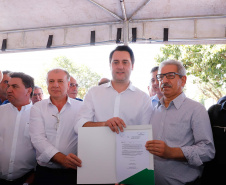 Pavimentação de ruas, melhoria em quadras poliesportivas, revitalização de praça, construção de barracões industriais e compra de equipamentos rodoviários são os principais investimentos que 15 municípios da região Norte do Paraná farão com apoio do Governo do Estado