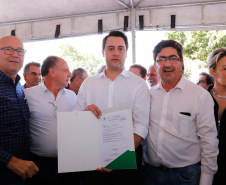 Pavimentação de ruas, melhoria em quadras poliesportivas, revitalização de praça, construção de barracões industriais e compra de equipamentos rodoviários são os principais investimentos que 15 municípios da região Norte do Paraná farão com apoio do Governo do Estado
