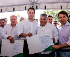 Pavimentação de ruas, melhoria em quadras poliesportivas, revitalização de praça, construção de barracões industriais e compra de equipamentos rodoviários são os principais investimentos que 15 municípios da região Norte do Paraná farão com apoio do Governo do Estado