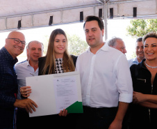 Pavimentação de ruas, melhoria em quadras poliesportivas, revitalização de praça, construção de barracões industriais e compra de equipamentos rodoviários são os principais investimentos que 15 municípios da região Norte do Paraná farão com apoio do Governo do Estado