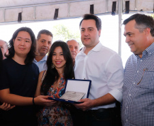 Pavimentação de ruas, melhoria em quadras poliesportivas, revitalização de praça, construção de barracões industriais e compra de equipamentos rodoviários são os principais investimentos que 15 municípios da região Norte do Paraná farão com apoio do Governo do Estado