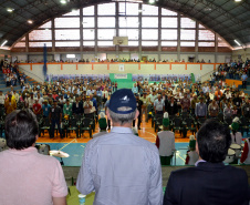 O Paraná está se consolidando como maior produtor de fio da seda de qualidade do mundo. Por conta disso, a demanda internacional pelo produto paranaense está aquecida, resultando em mais renda para produtores e pequenos municípios. Esse cenário promissor e as inovações tecnológicas introduzidas no setor foram temas do 36º Encontro Estadual de Sericicultura, realizado nesta quinta-feira (25) no município de Iretama, no Centro do Paraná. Foto: Divulgação/SEAB