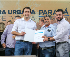 O governador Carlos Massa Ratinho Junior e o prefeito Miguel Amaral inauguraram mais uma unidade do projeto Meu Campinho. O governador também assinou a ordem de serviço para dar início à construção de uma unidade de saúde no mesmo bairro, em frente ao Meu Campinho.

Além disso, foram entregues licitações e homologações de projetos que somam R$ 1,75 milhão em investimentos, nos municípios de Ivaiporã, Reserva e Roncador.   Ivaiporã, 26/07/2019 -Foto: Geraldo Bubniak/ANPr