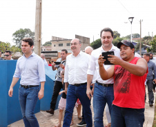O governador Carlos Massa Ratinho Junior e o prefeito Miguel Amaral inauguraram mais uma unidade do projeto Meu Campinho